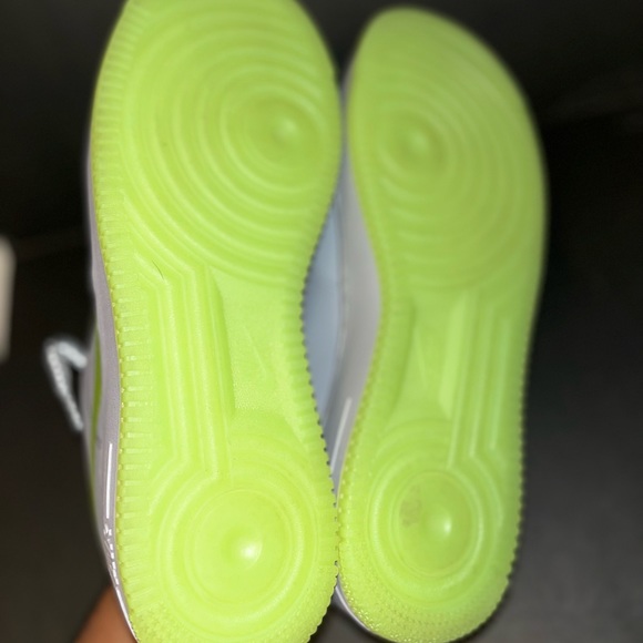 **SOLD**Nike Air Force 1 'Ghost Green' VOLT SWOOSH Wolf Grey Sneaker, Size 8.5M - Picture 6 of 9
